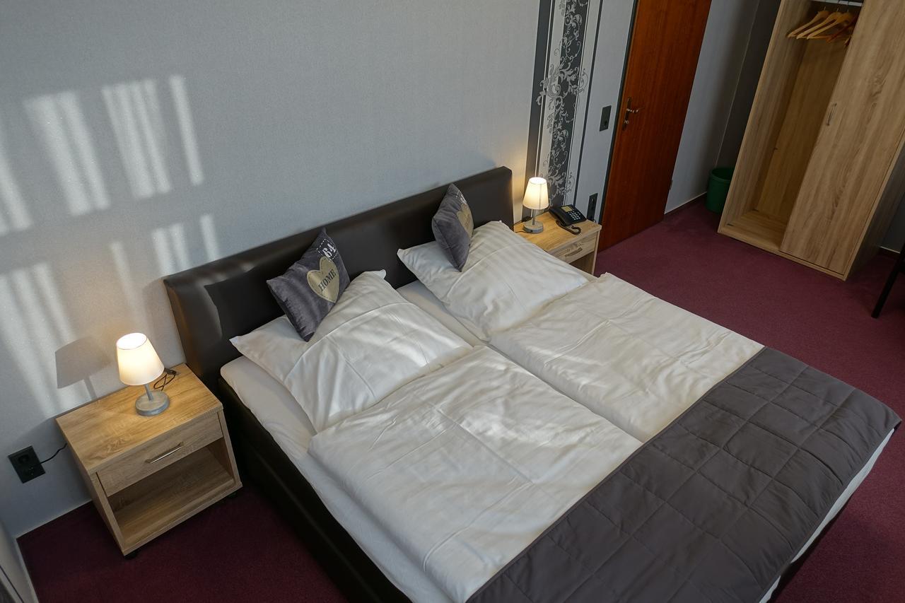 Goldener Loewe Triebes Hotel ภายนอก รูปภาพ